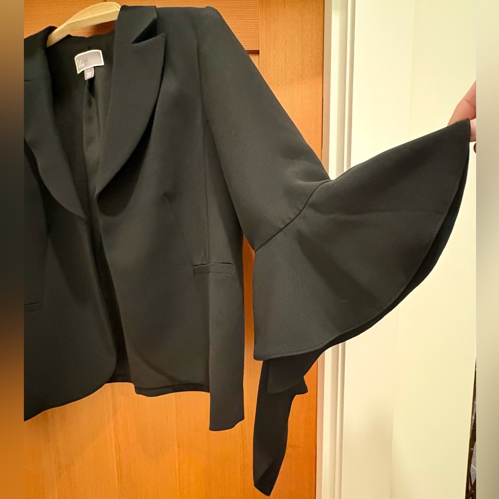 Chelsea 28 Ruffle Sleeve Blazer - Picture 6 of 12